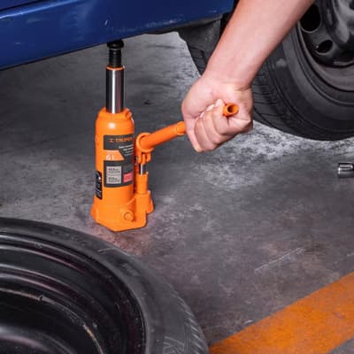 gato-hidraulico-tipo-botella-de-6-t-14814-thumb-1