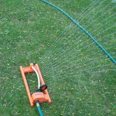 aspersor-oscilatorio-para-jardin-10363-thumb-1