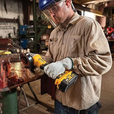 esmeriladora-angular-inalambrica-de-115mm-dcg413b-thumb-1