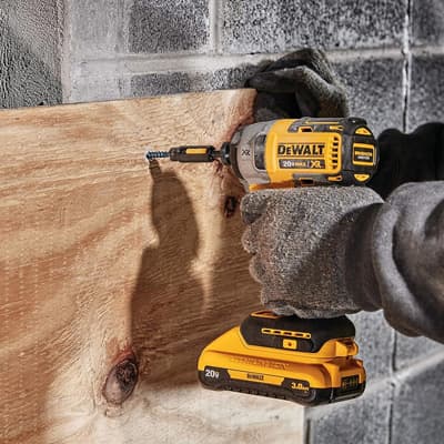 combo-de-rotomartillo-y-atornillador-de-impacto-dewalt-dck223d2-b3-thumb-1