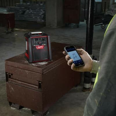 radio-y-cargador-de-18v-2792-20-thumb-2