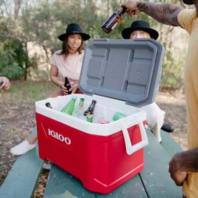 hielra-igloo-latitude-red-52-qt-red-meteorite-thumb-1