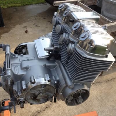 pintura-en-aerosol-universal-silver-570-570-thumb-1