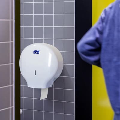 papel-higienico-mini-universal-de-200-m-hd-tork-700152-700152-thumb-1